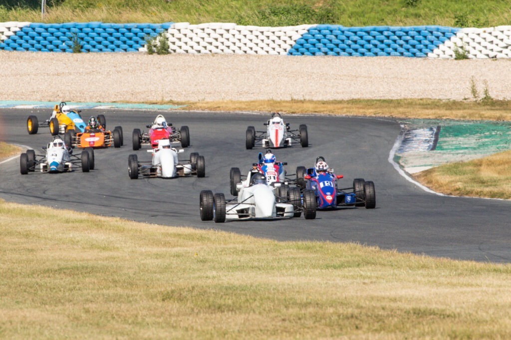 Monoplaces en sortie de Virage 1 Circuit de Croix-en-Ternois