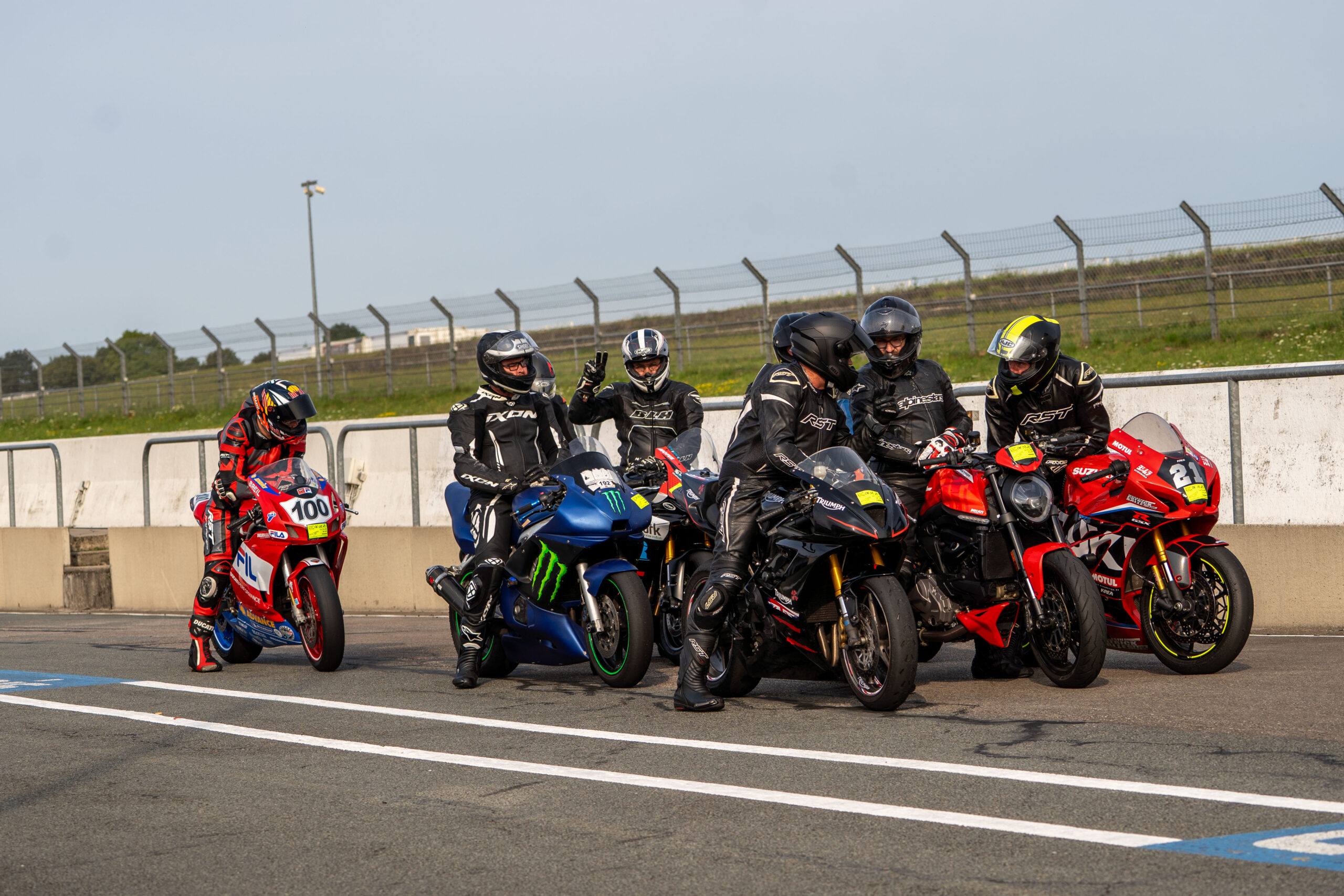 débuter la piste,perfectionnement moto,club loisir moto,débuter la moto sur piste,débuter la moto,club loisir circuit de croix en ternois,débuter la moto sur piste dans le nord,perfectionnement du pilotage moto,le club loisir moto