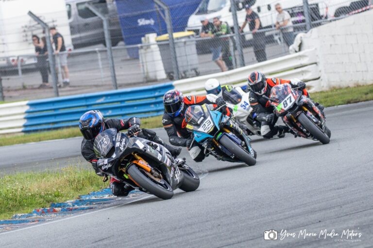 motos sur la piste trophée moto